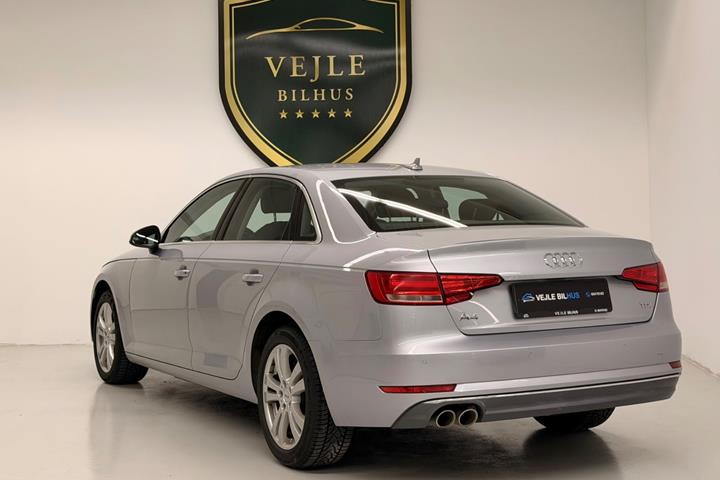 Sølv Audi A4 fra 2017