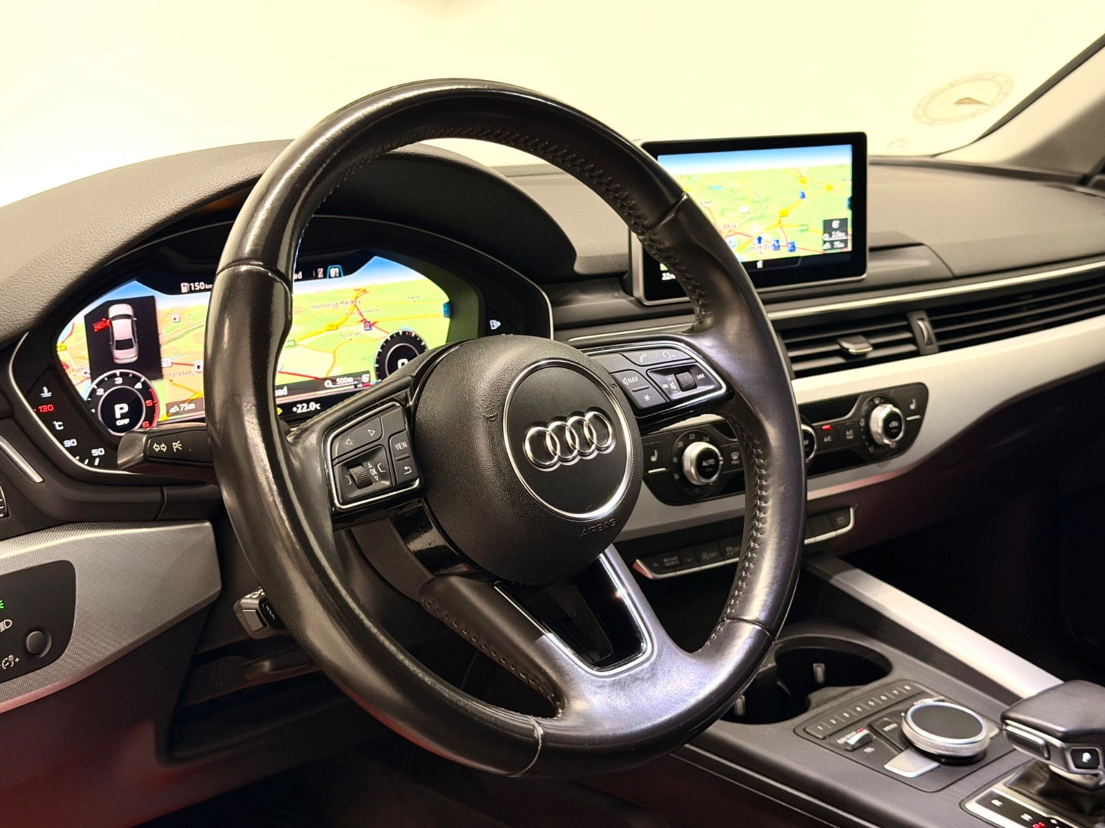 Sølv Audi A4 fra 2017