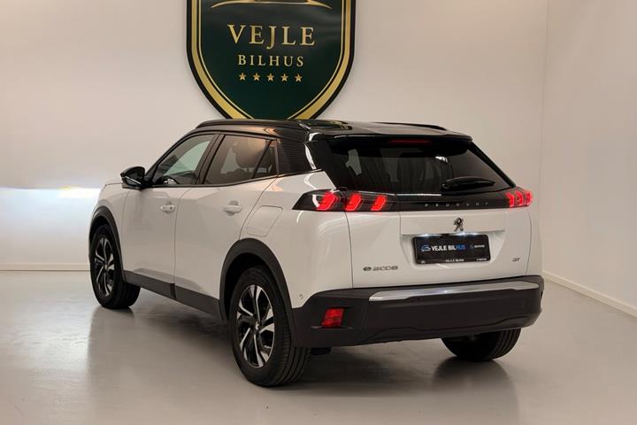 Grøn Peugeot e-2008 fra 2021