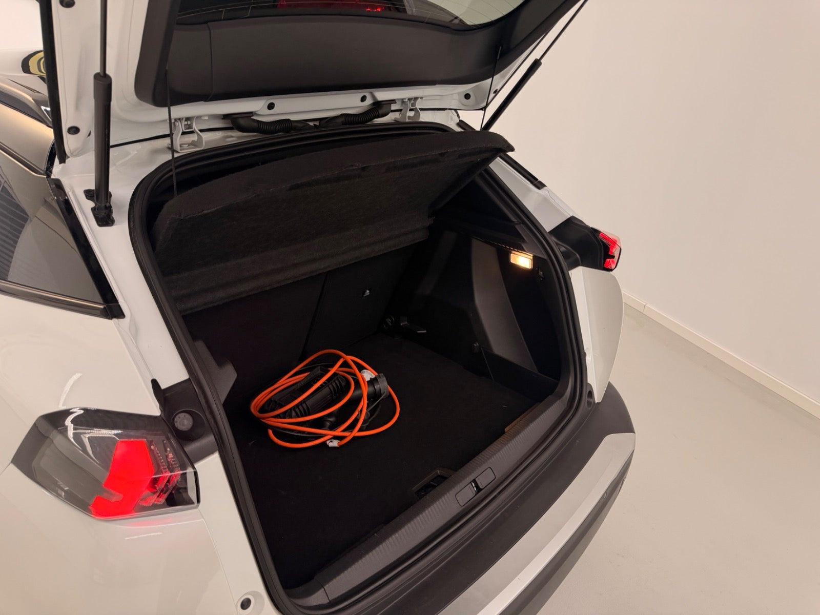 Grøn Peugeot e-2008 fra 2021