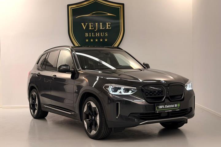 Gul BMW iX3 fra 2021