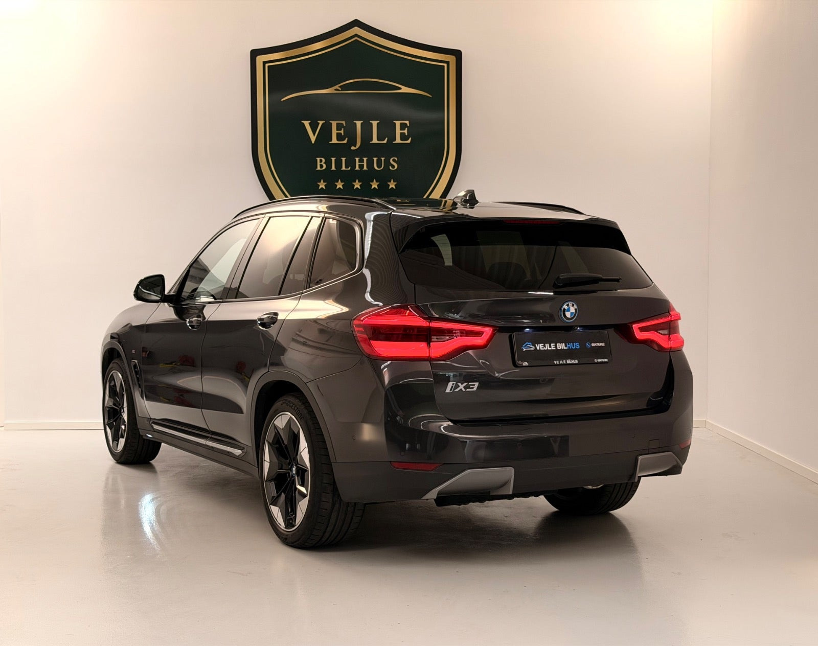 Gul BMW iX3 fra 2021
