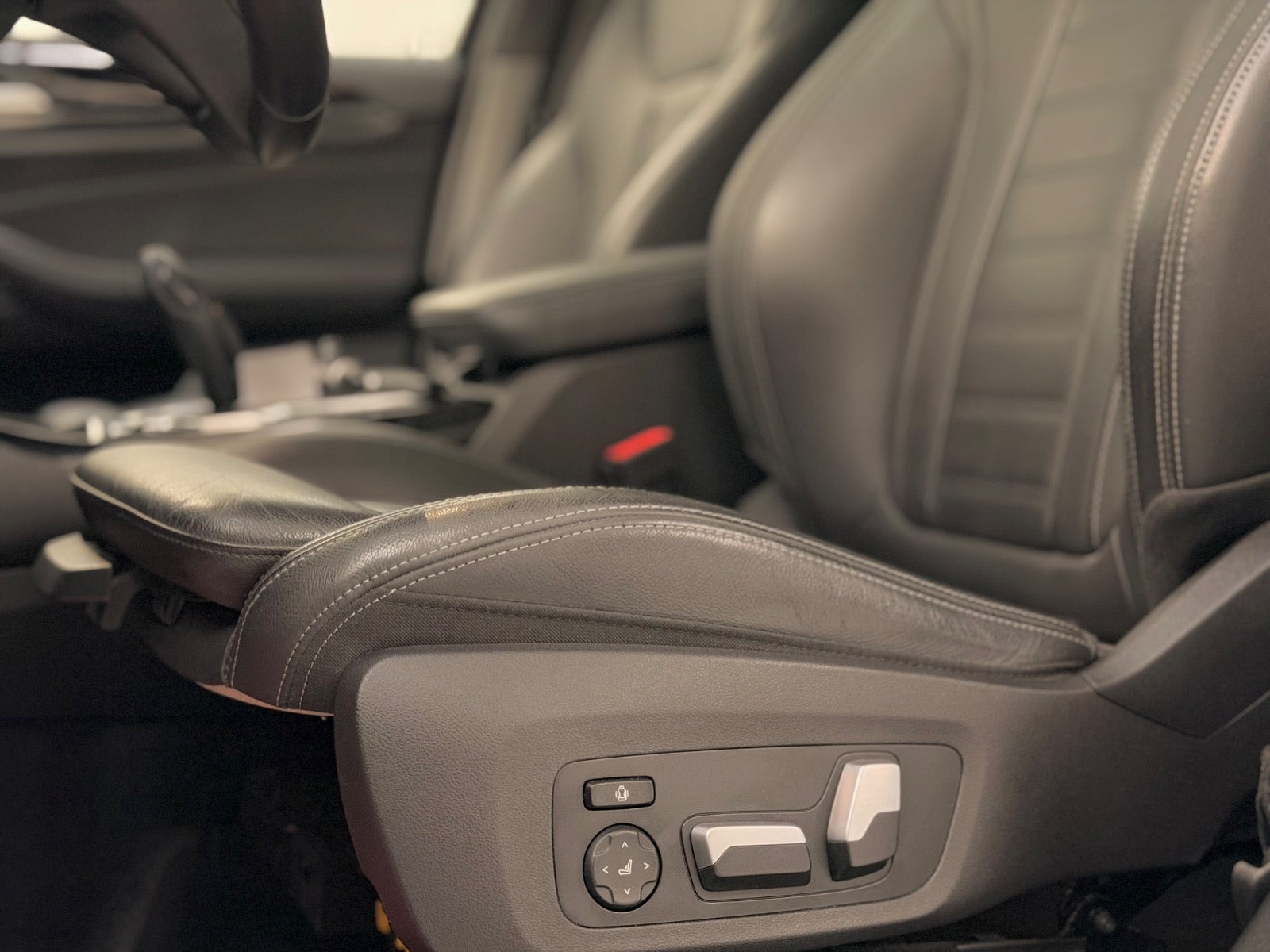 Gul BMW iX3 fra 2021