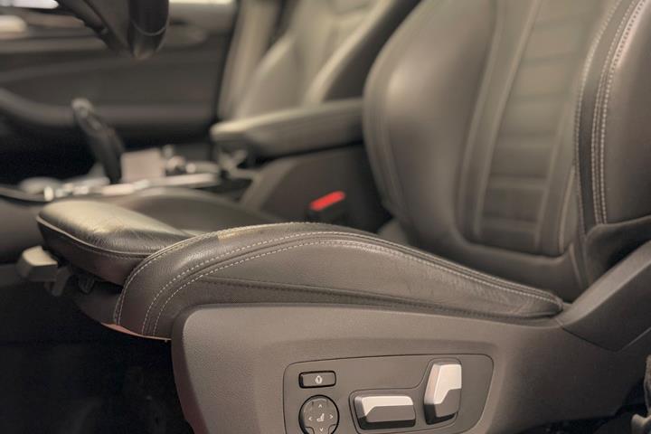 Gul BMW iX3 fra 2021
