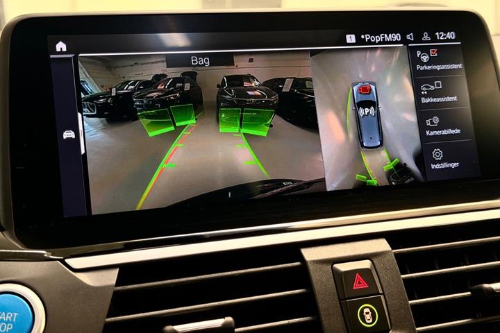Gul BMW iX3 fra 2021