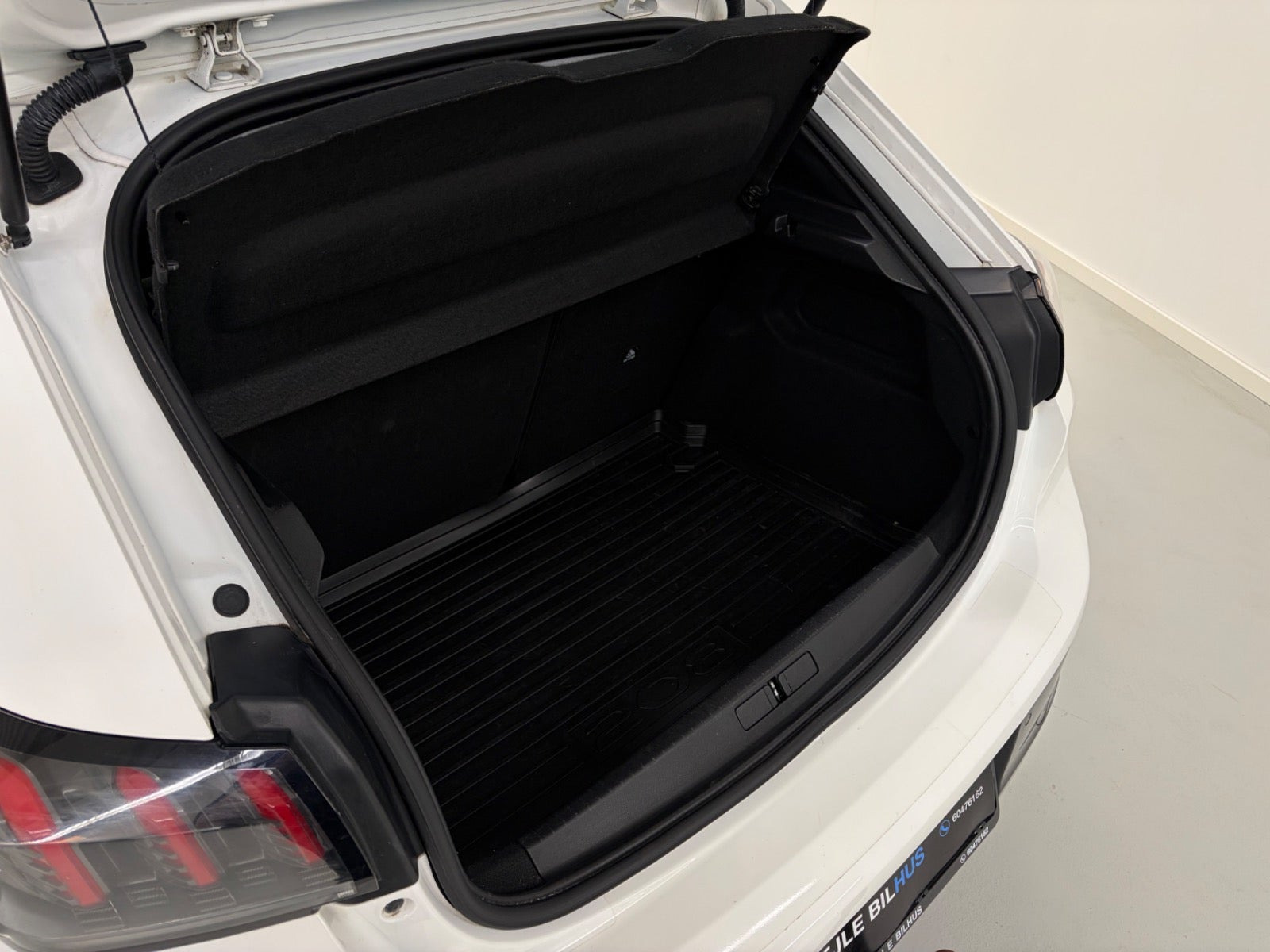 Gul Peugeot 208 fra 2020
