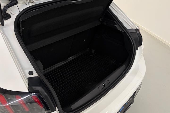 Gul Peugeot 208 fra 2020