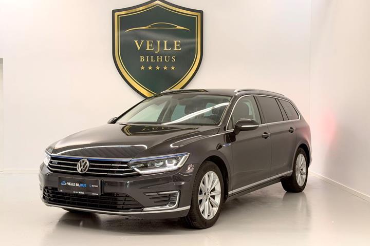 Grøn VW Passat fra 2018
