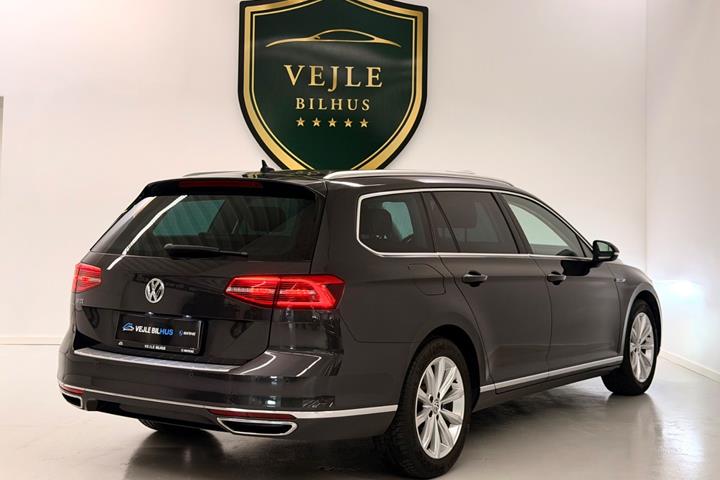 Grøn VW Passat fra 2018