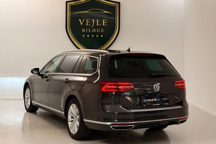 Grøn VW Passat fra 2018