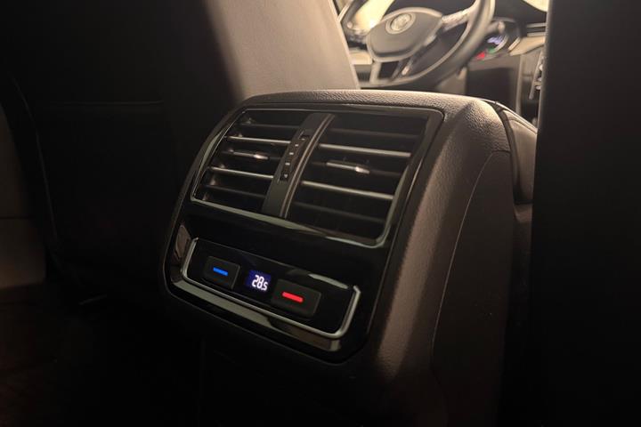 Grøn VW Passat fra 2018