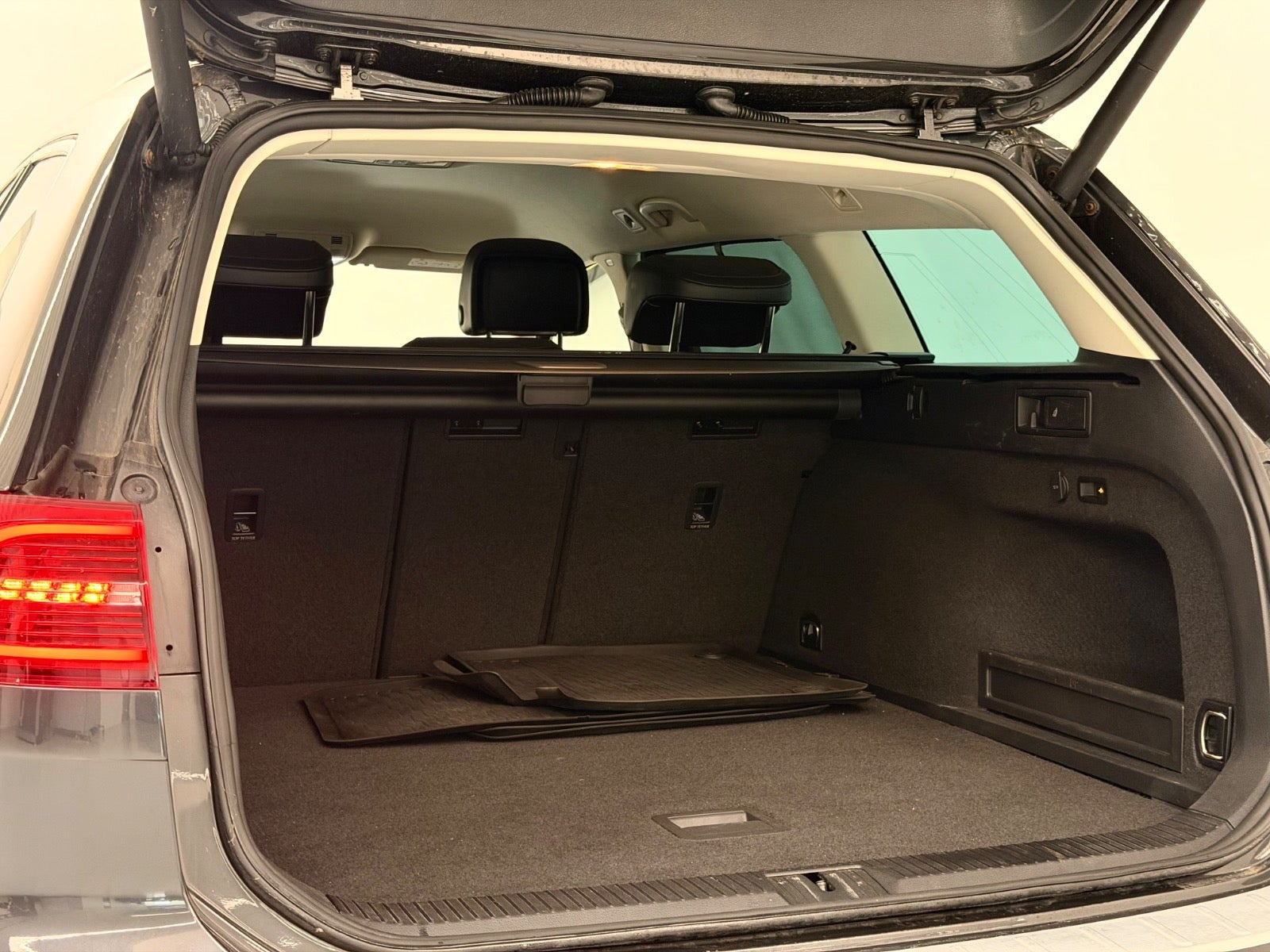 Grøn VW Passat fra 2018