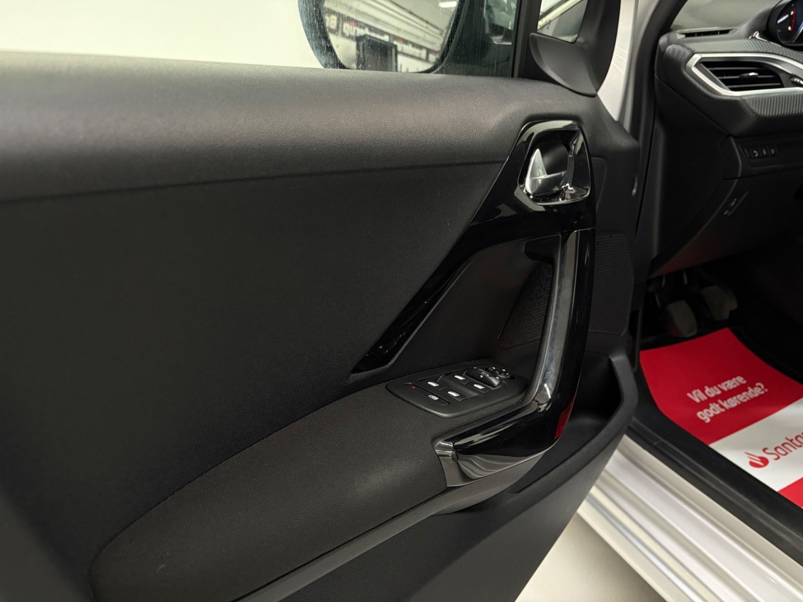 undefined Peugeot 208 fra 2016