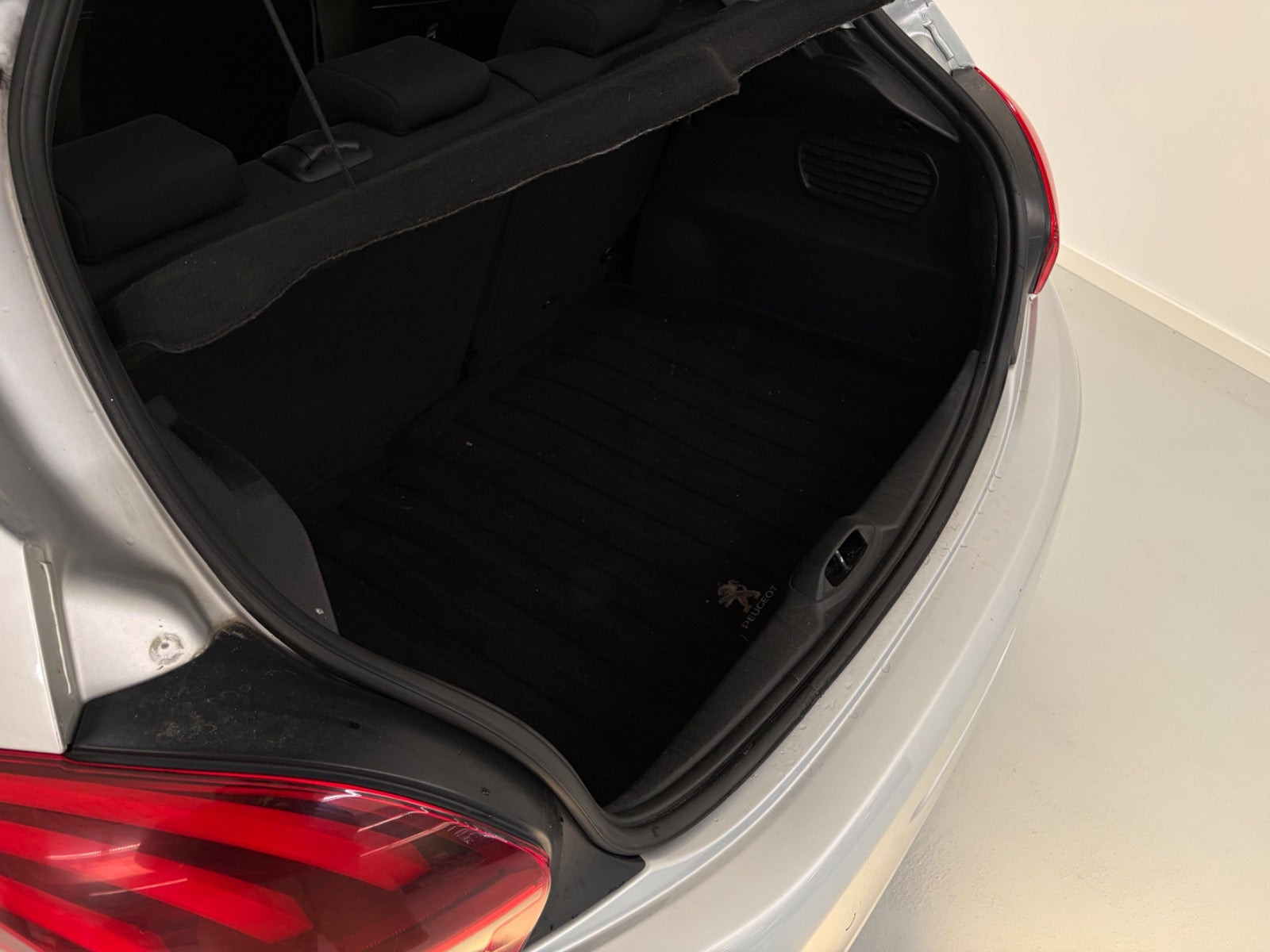 undefined Peugeot 208 fra 2016
