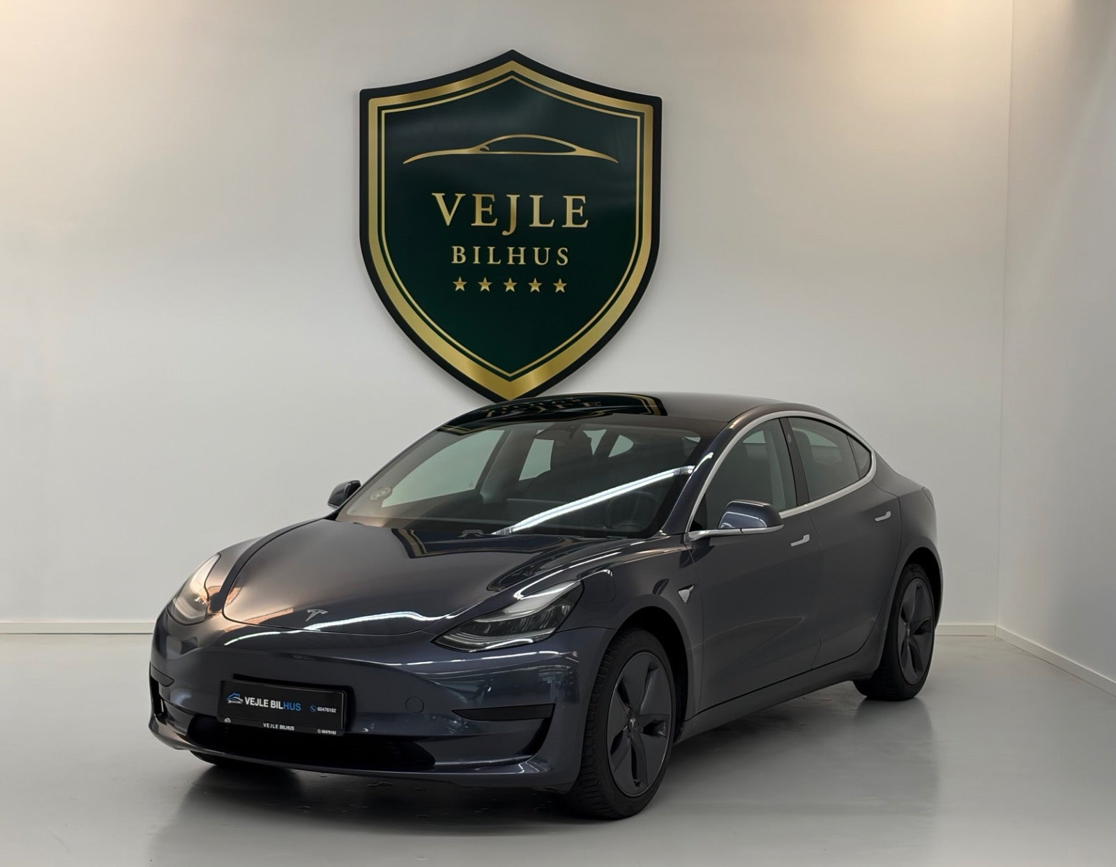 Grøn Tesla Model 3 fra 2019