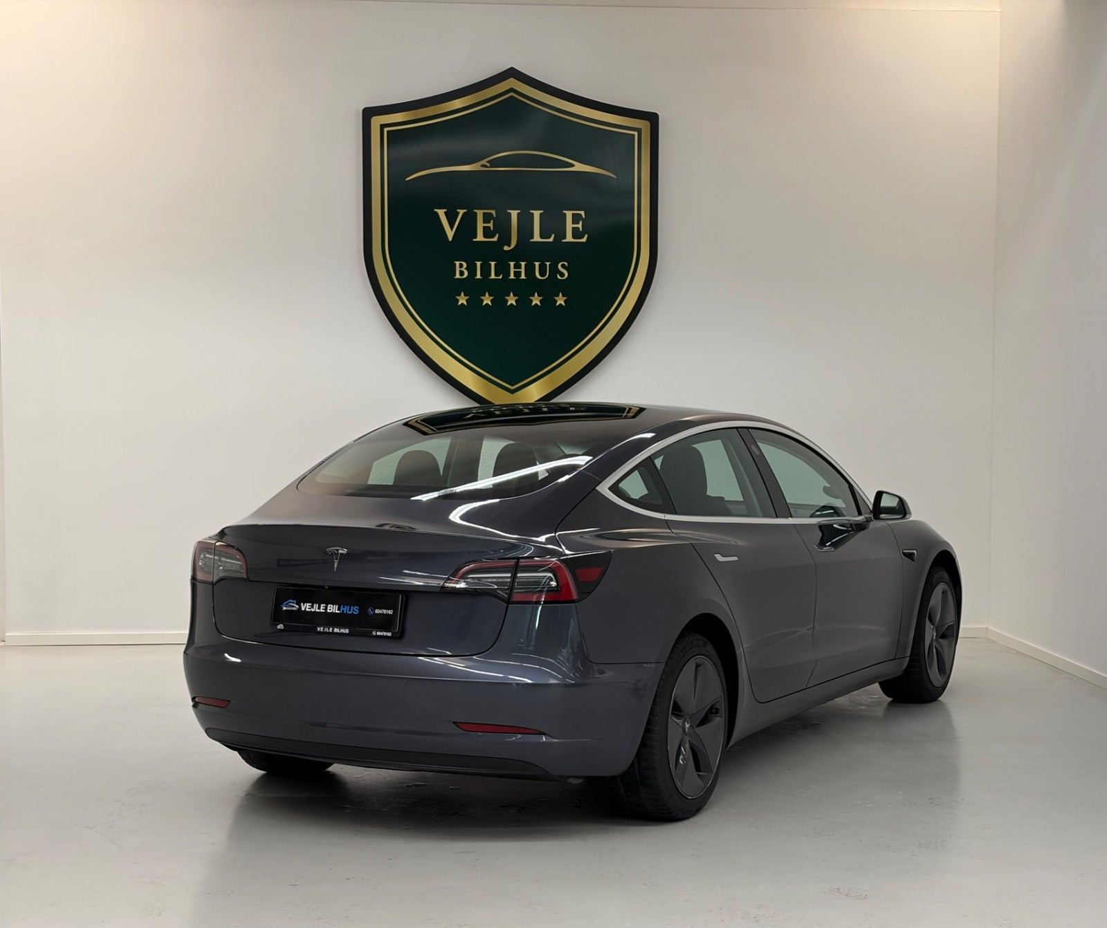 Grøn Tesla Model 3 fra 2019