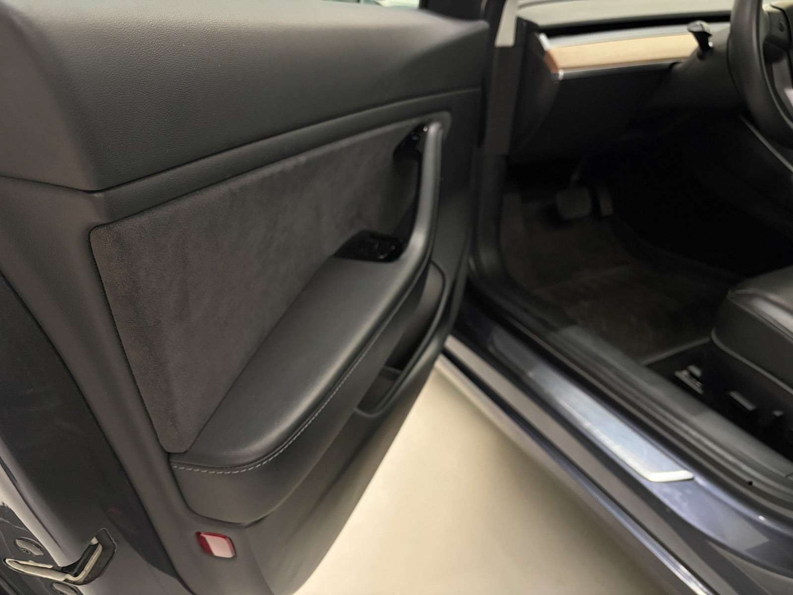 Grøn Tesla Model 3 fra 2019