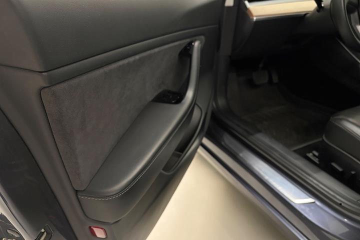 Grøn Tesla Model 3 fra 2019