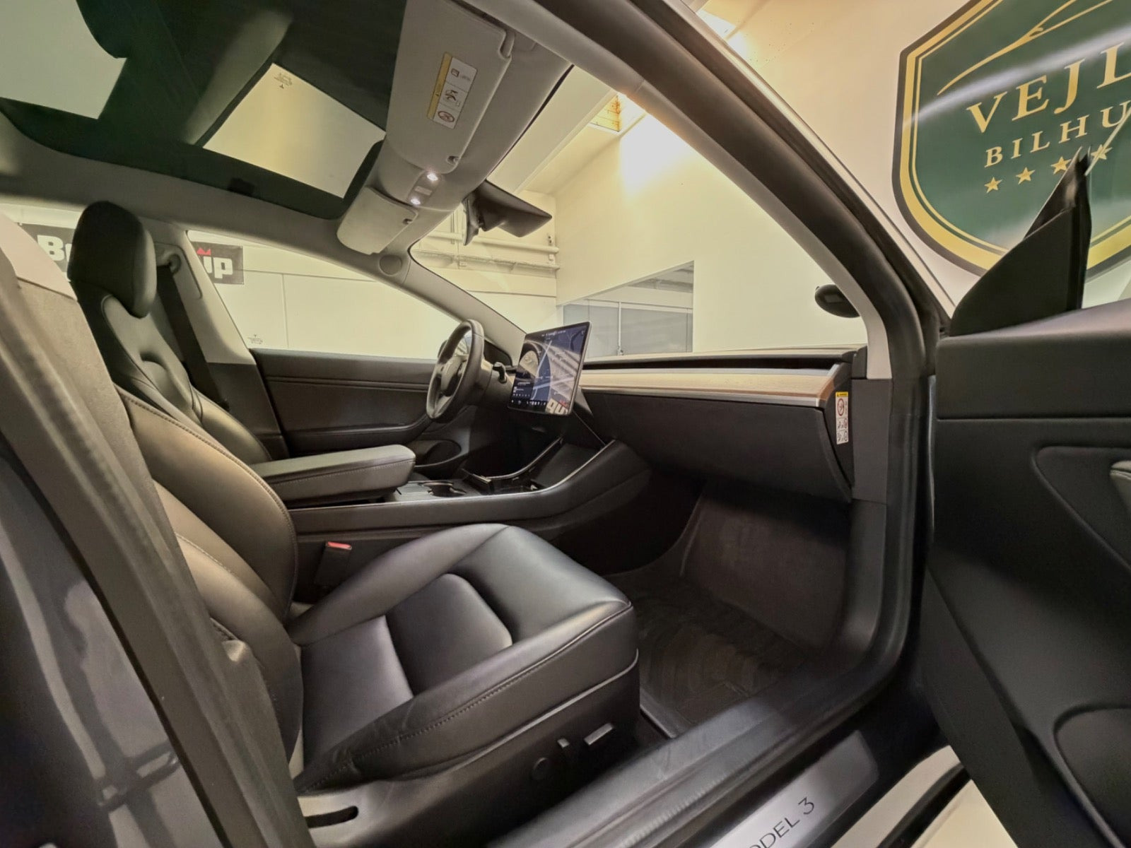 Grøn Tesla Model 3 fra 2019