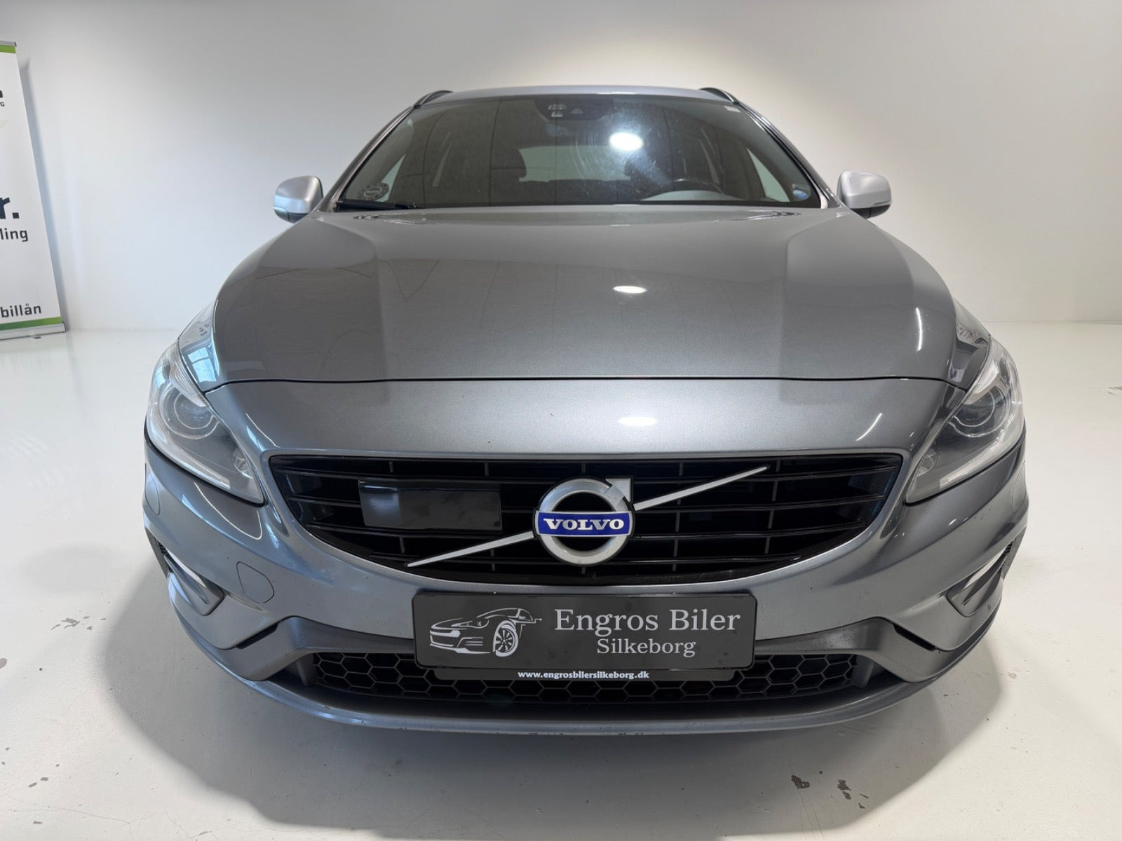 Grå Volvo V60 fra 2017