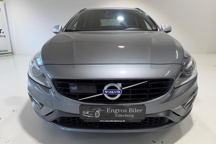 Grå Volvo V60 fra 2017