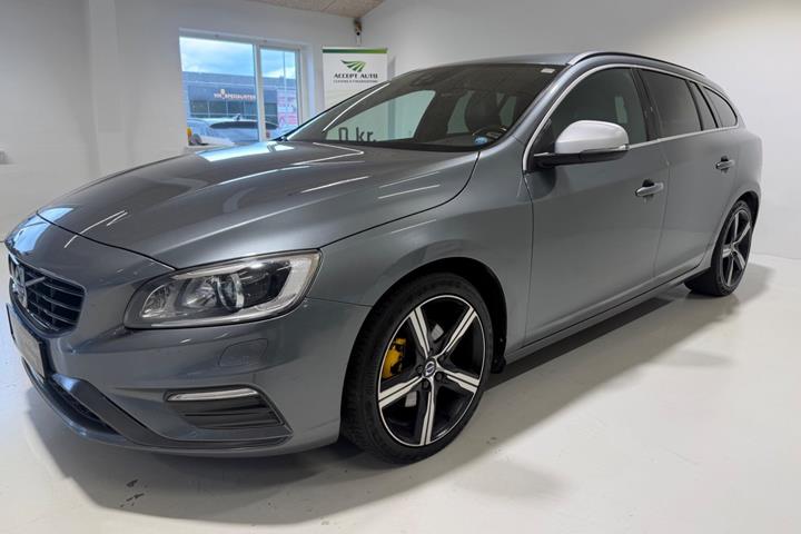 Grå Volvo V60 fra 2017