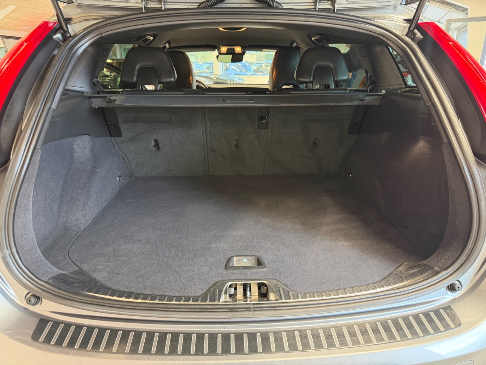 Grå Volvo V60 fra 2017