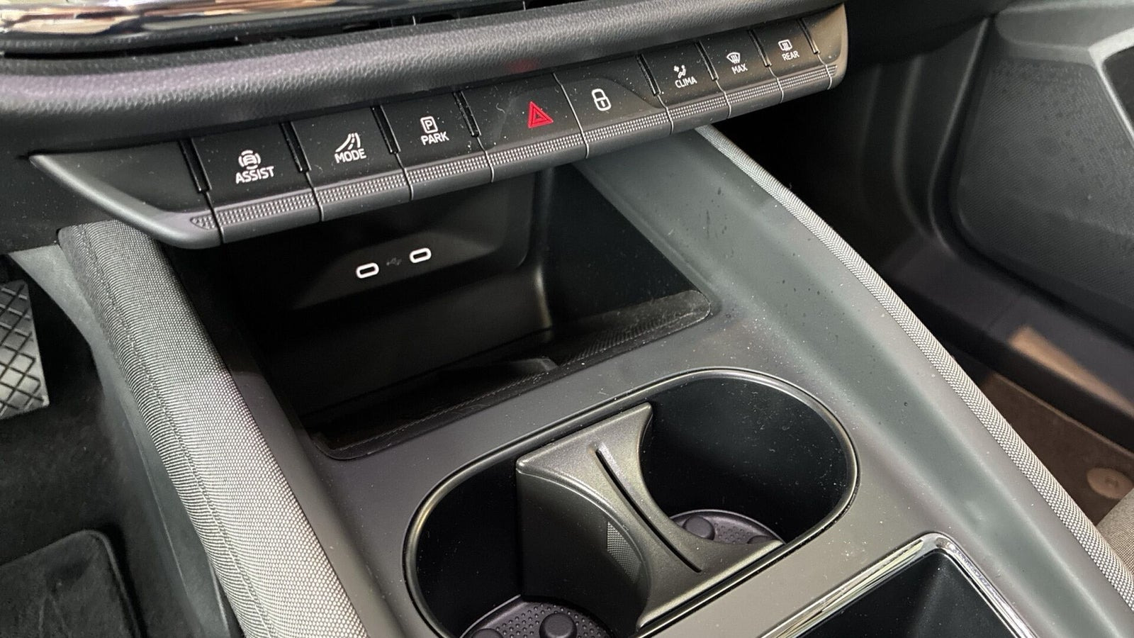 Grå Skoda Enyaq fra 2024
