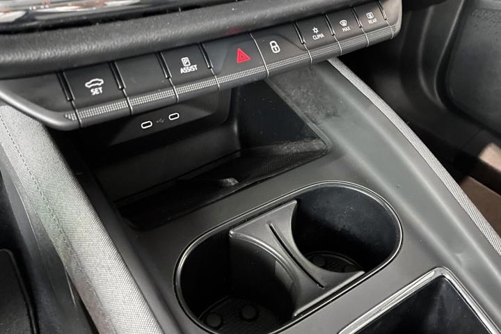 Grå Skoda Enyaq fra 2023