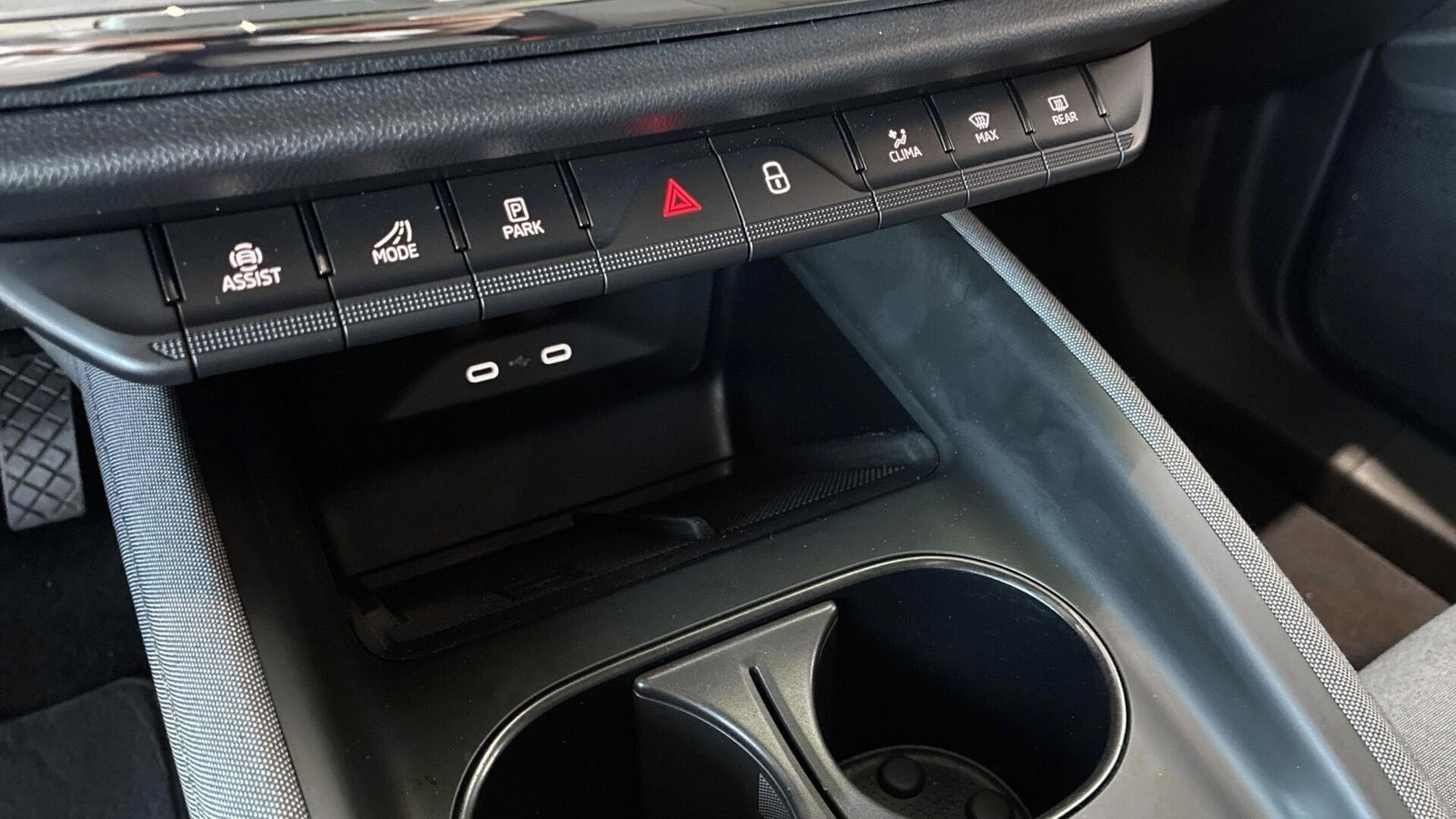 Hvid Skoda Enyaq fra 2024