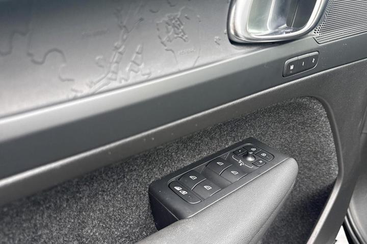 Sort Volvo C40 fra 2023