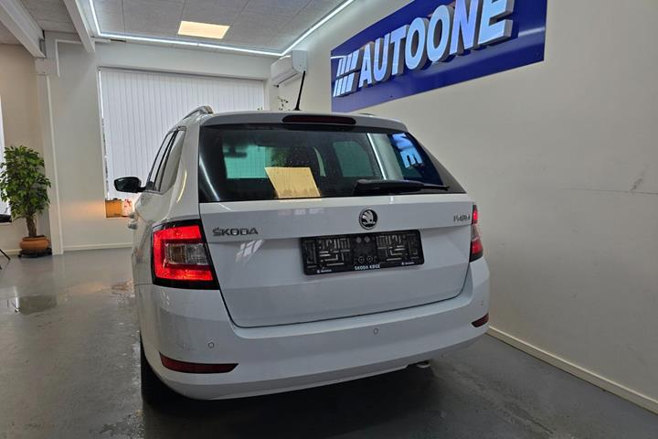 Hvid Skoda Fabia fra 2019