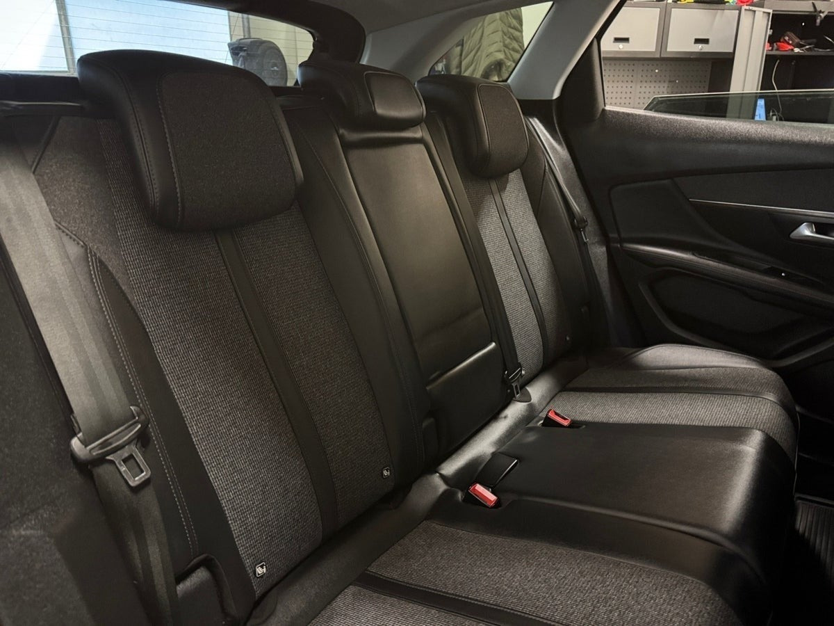 Sort Peugeot 3008 fra 2019