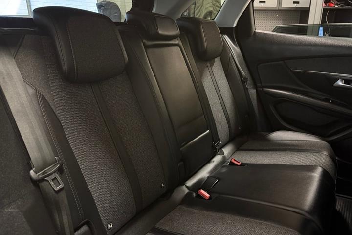 Sort Peugeot 3008 fra 2019
