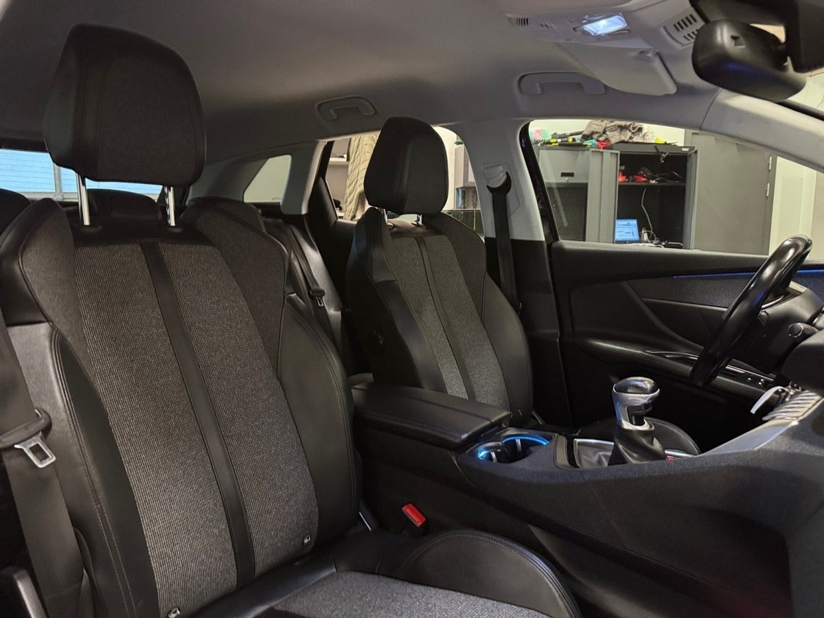Sort Peugeot 3008 fra 2019