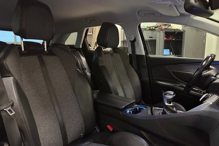 Sort Peugeot 3008 fra 2019