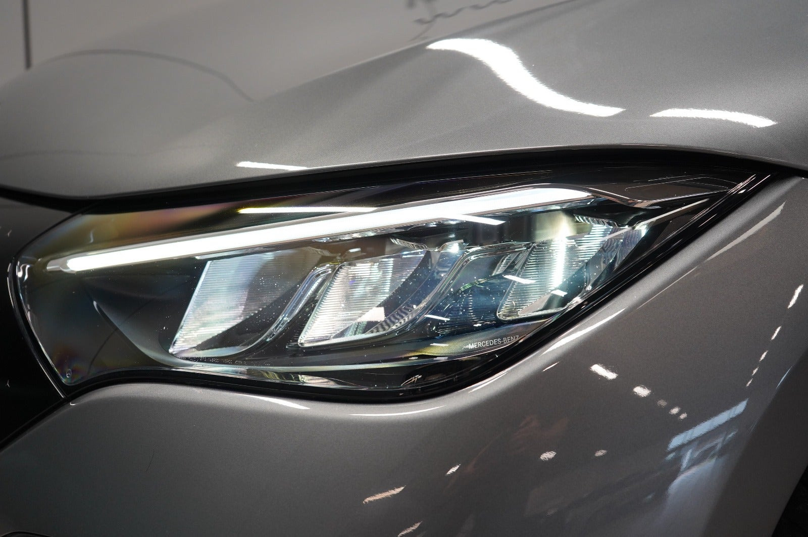 Grå Mercedes EQE350+ fra 2026