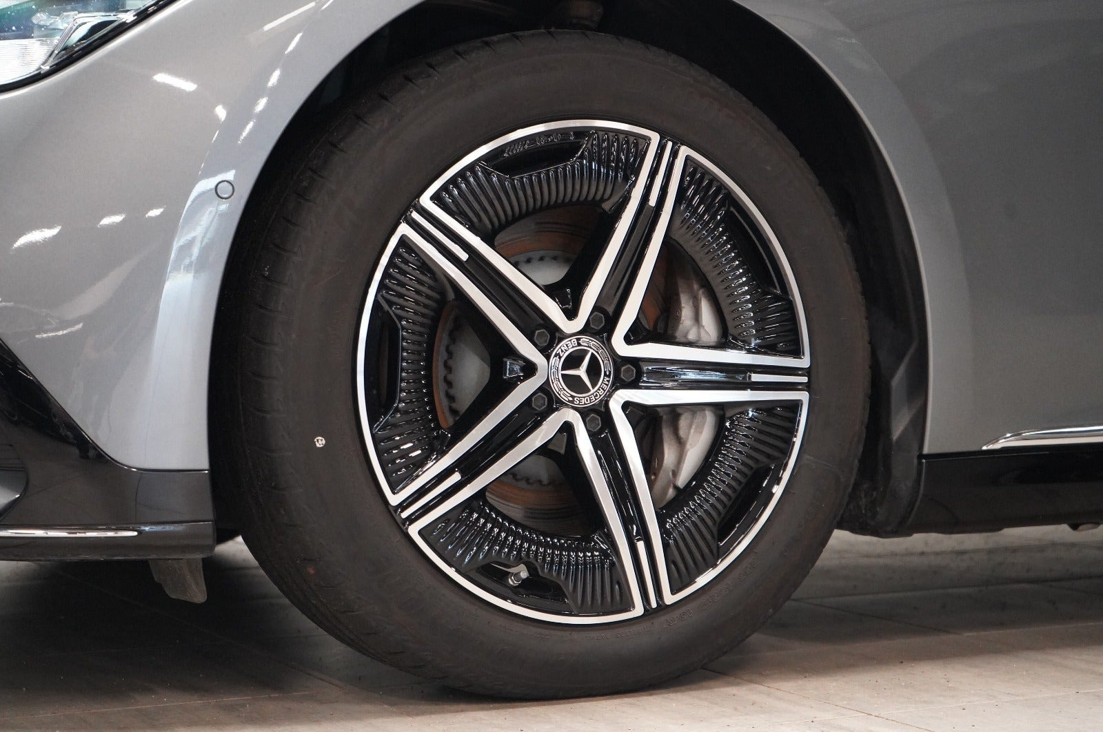 Grå Mercedes EQE350+ fra 2026