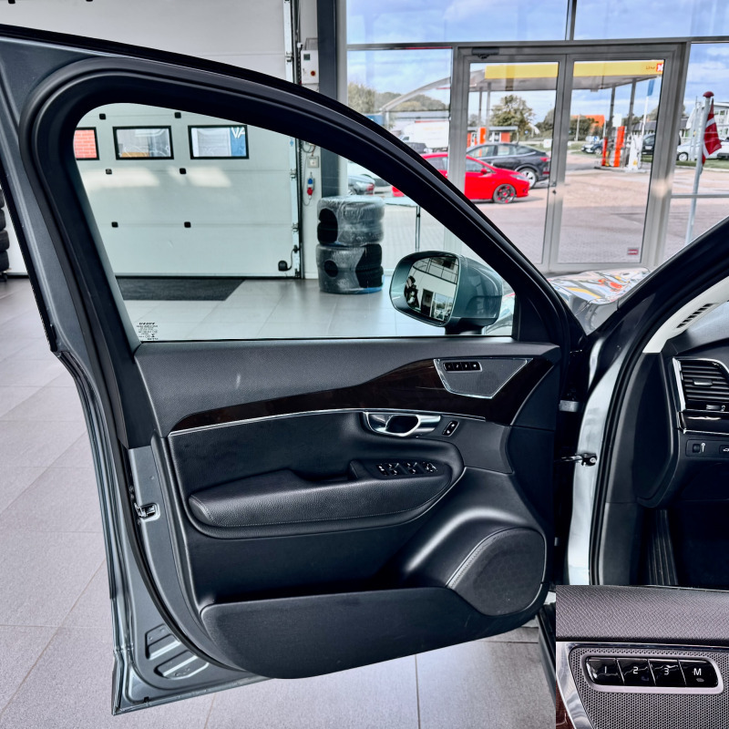 Grå Volvo XC90 fra 2018