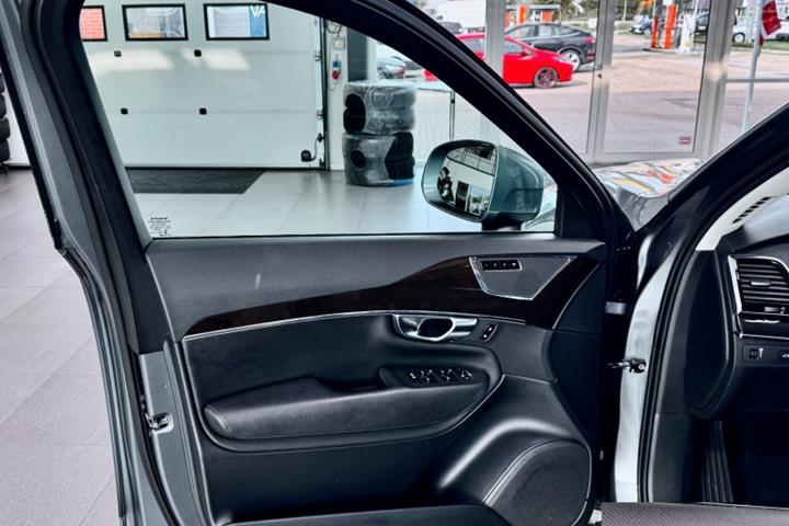 Grå Volvo XC90 fra 2018