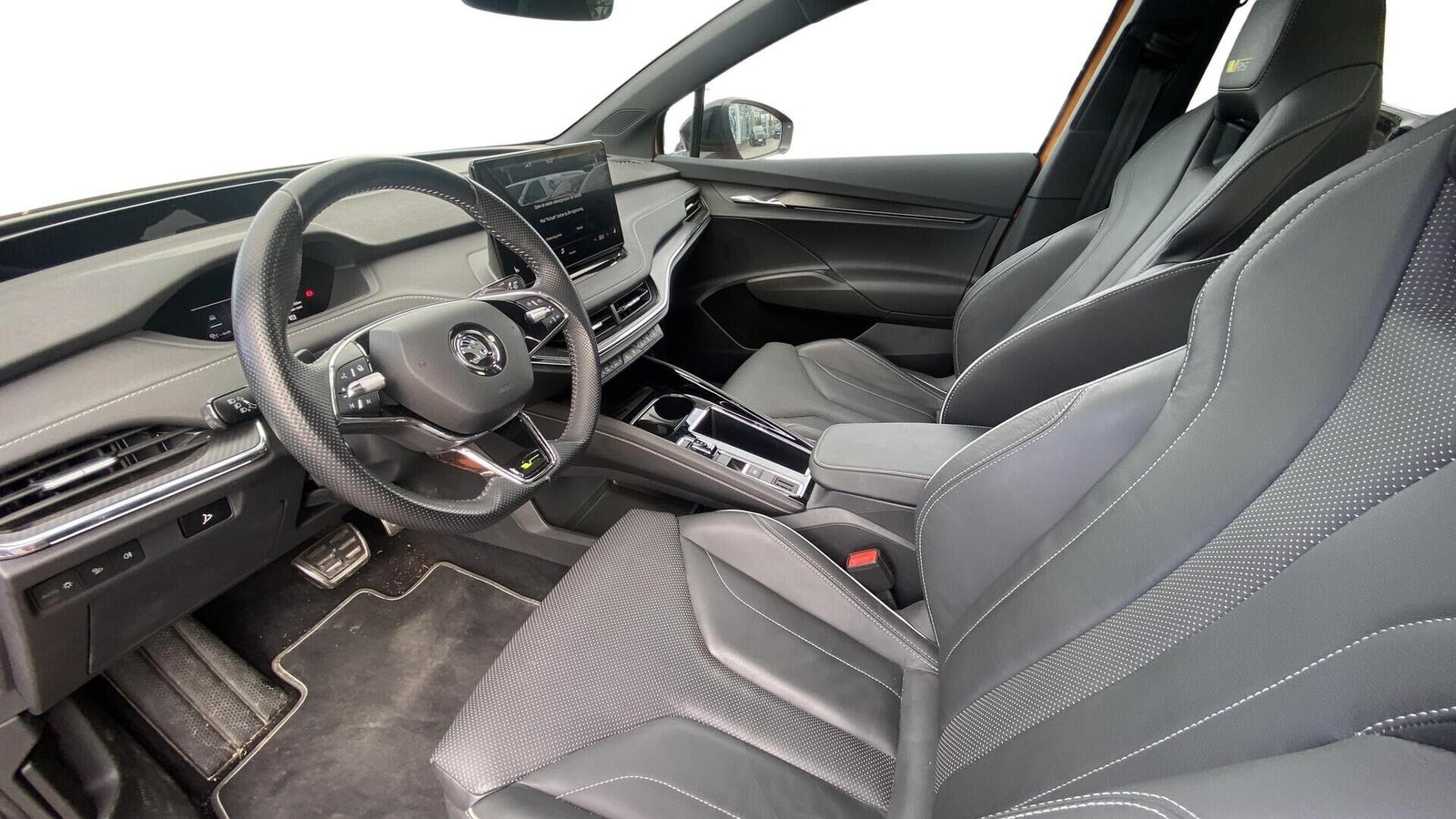 Orange Skoda Enyaq fra 2023