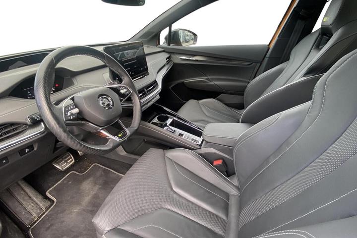 Orange Skoda Enyaq fra 2023