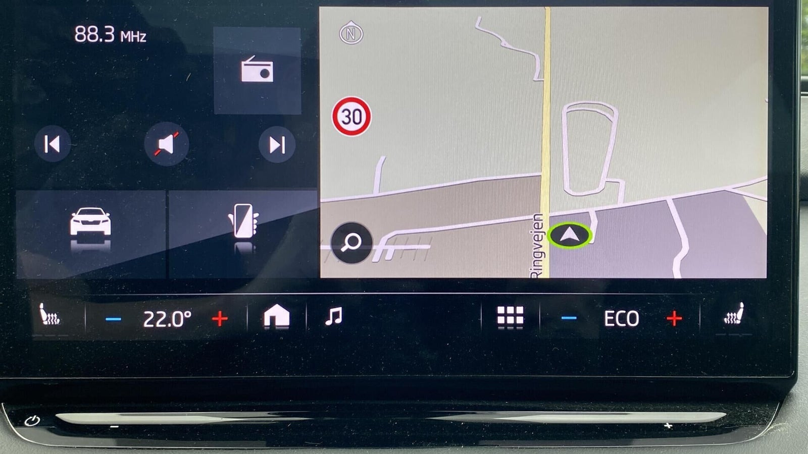 Orange Skoda Enyaq fra 2023