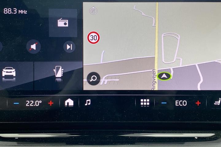 Orange Skoda Enyaq fra 2023