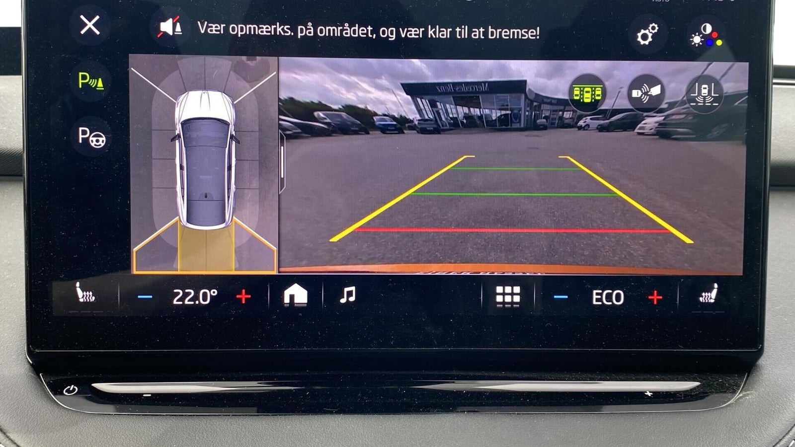 Orange Skoda Enyaq fra 2023