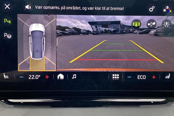 Orange Skoda Enyaq fra 2023