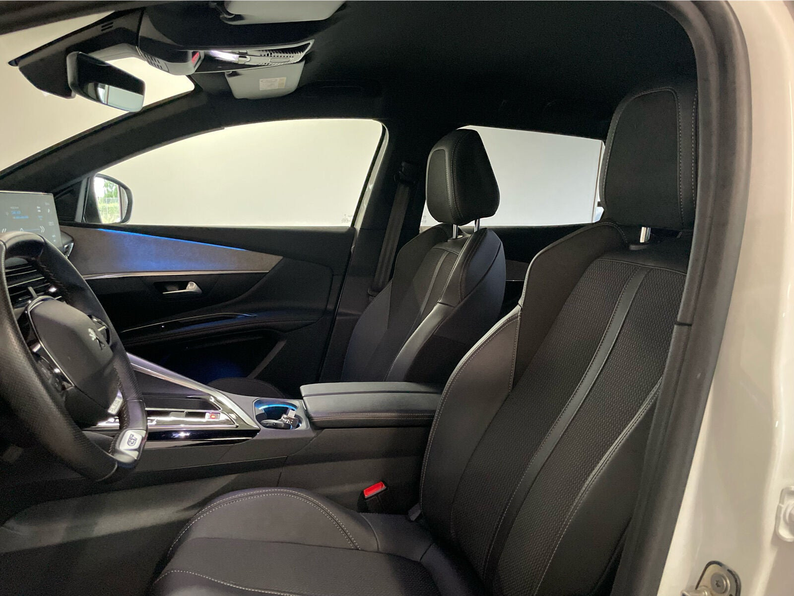 Hvid Peugeot 3008 fra 2023