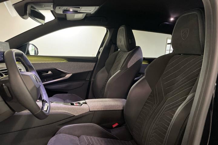 Sort Peugeot e-5008 fra 2025