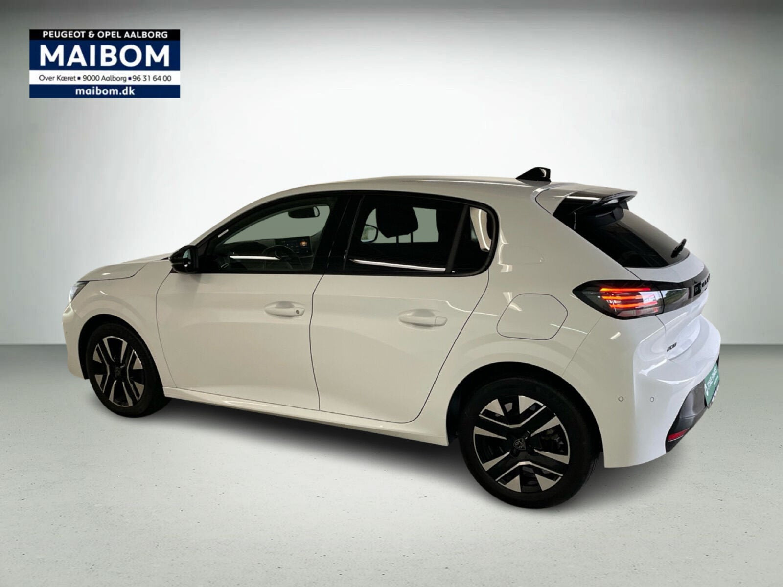 Hvid Peugeot 208 fra 2024