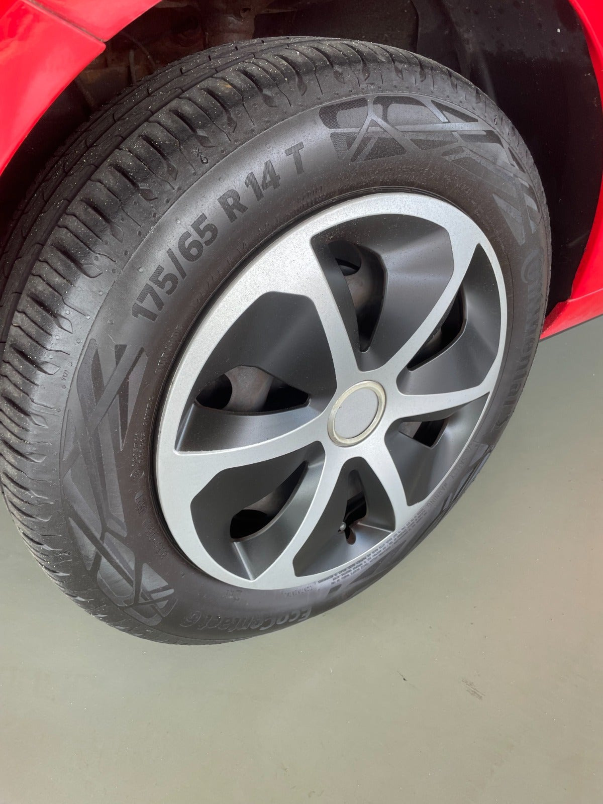 Rød Ford Ka fra 2014